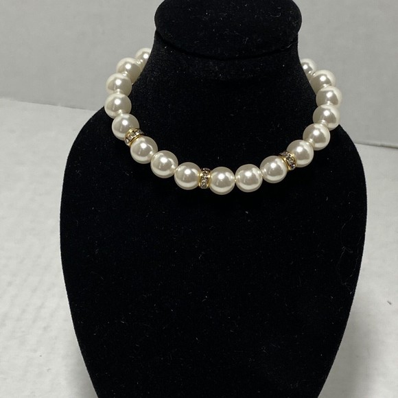 Vintage Richelieu Faux Pearl & Gold Tone Bracelet Close 7” - Picture 3 of 7